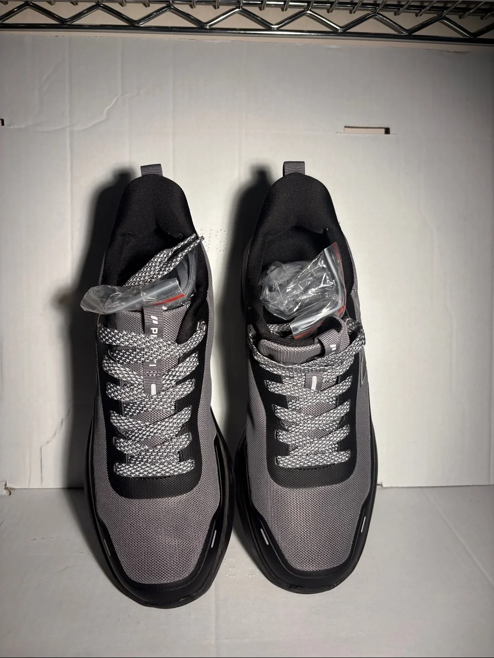 NEW PILOTI Mens Grey Sneakers Size 9
